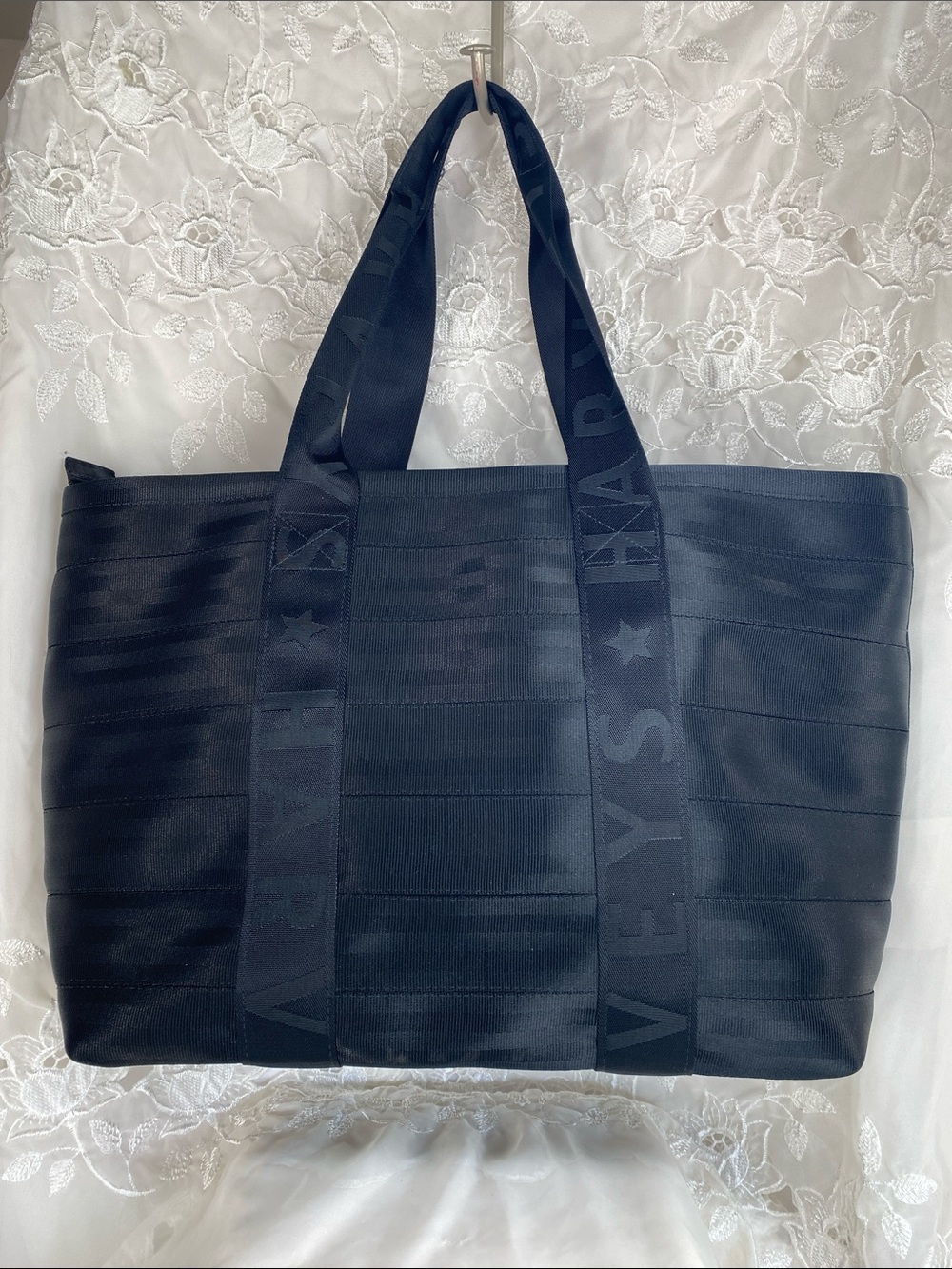 Harveys Seatbelt Bag Black Webbed Logo Strap Tote Sprint Lining